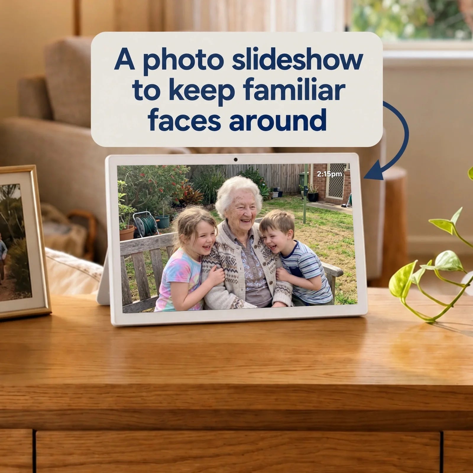 A photo slideshow to keep familiar faces around